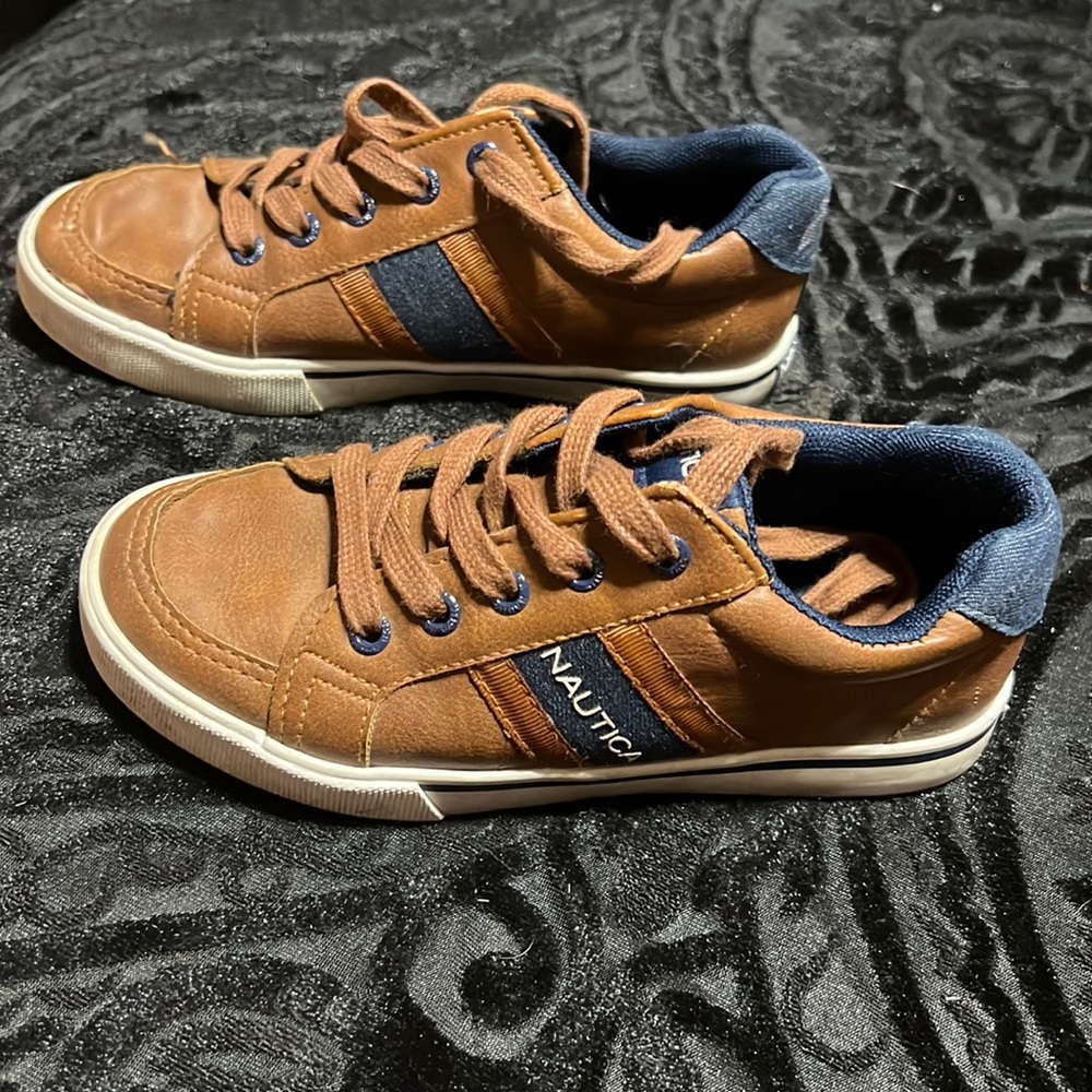 Boys 13 brown nautica shoes. Used.